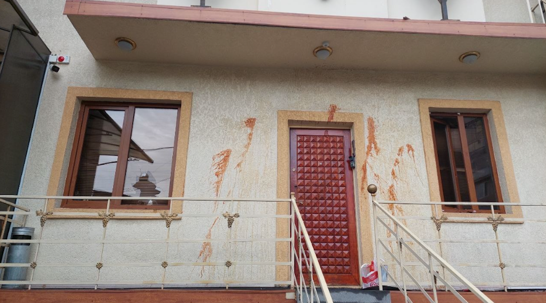 Red paint is seen on the front of the Mordechay Navi Jewish Religious Center in Yerevan, Armenia, Oct. 3, 2023. (Conference of European Rabbis)